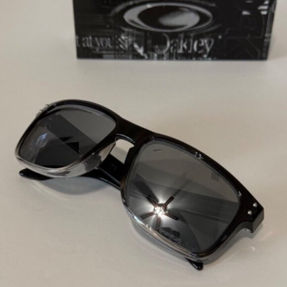 Oakley Holbrook Two Tone Polished Dark Ink Fade 9102 POLARIZED Silver - Picture 3 of 8